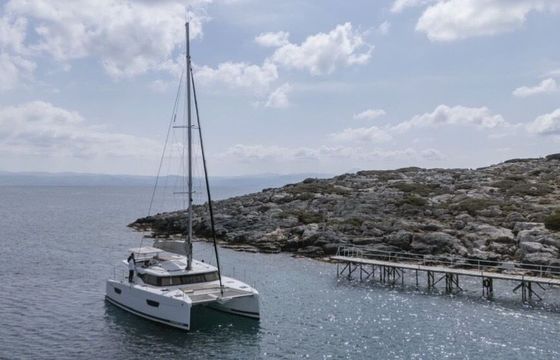Catamaran Fountaine Pajot Astrea 42 12.58m