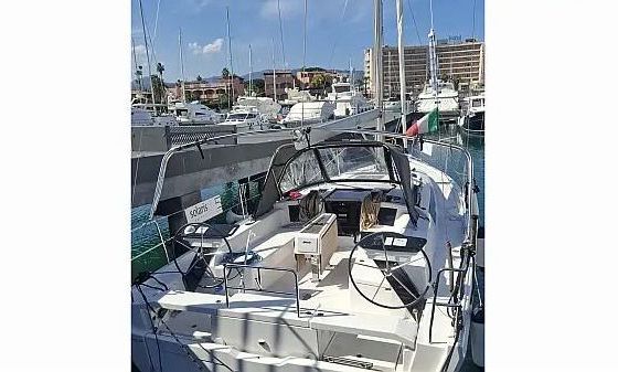 Sailboat Dufour 37 10m
