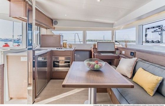 Catamaran Lagoon-Bénéteau Lagoon 40 - 4 + 2 cab 11.74m