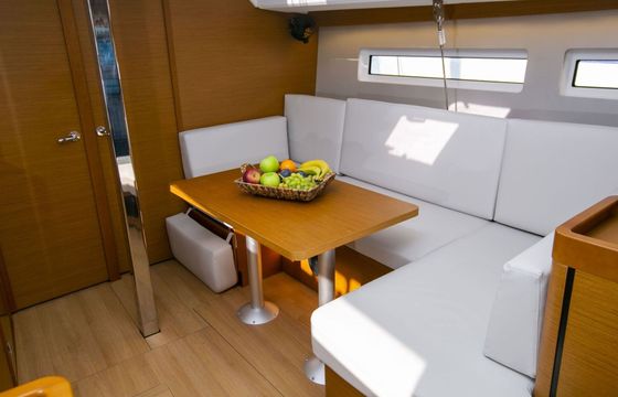 Sailboat Jeanneau Sun Odyssey 440 13.39m