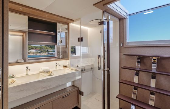 Catamaran Lagoon Sixty 5 Owner's Version 20m