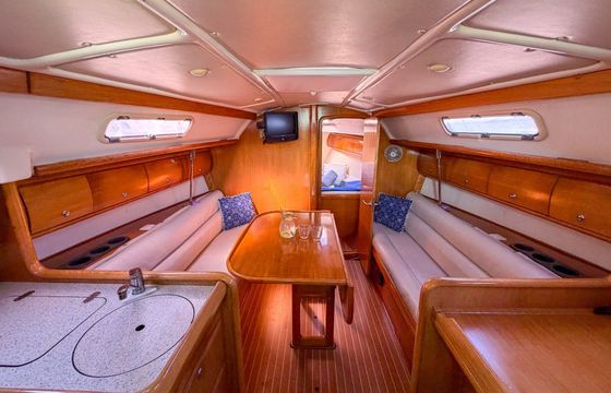 Sailboat Bavaria Cruiser 32 10m