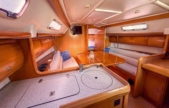 Sailboat Bavaria Cruiser 32 10m