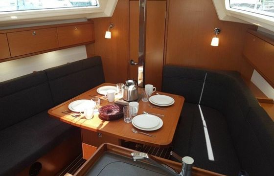 Sailboat Bavaria Cruiser 34 10m