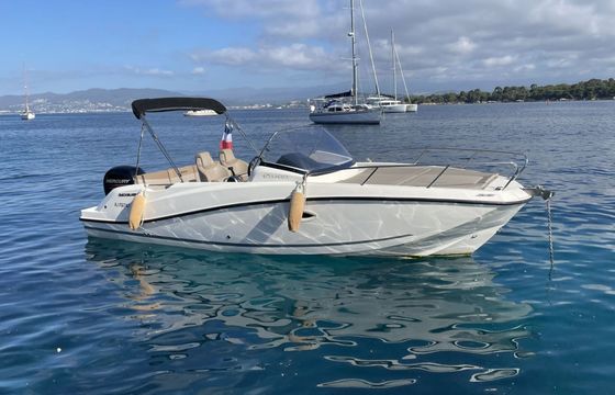 Motorboat Quicksilver Activ 675 Sundeck 150hp