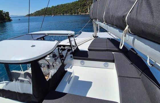 Catamaran Lagoon-Bénéteau Lagoon 43 - 4 + 2 cab. 13m