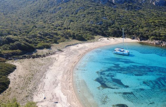 Catamaran Fountaine Pajot Astréa 42 12.58m