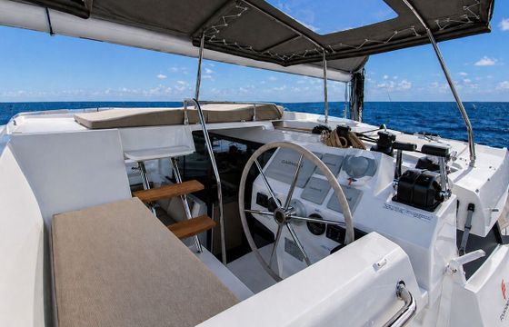 Catamaran Fountaine Pajot Astréa 42 12.58m