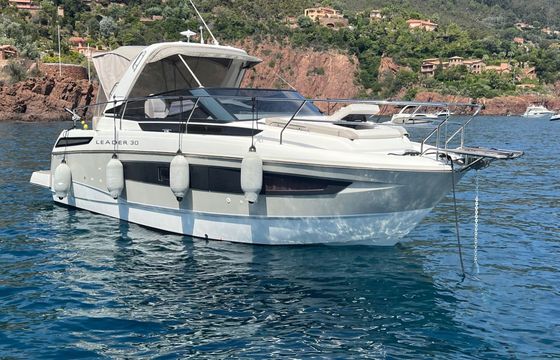 Motorboat JEANNEAU LEADER 30 260hp