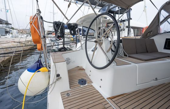 Sailboat Jeanneau Sun Odyssey 410 12.35m