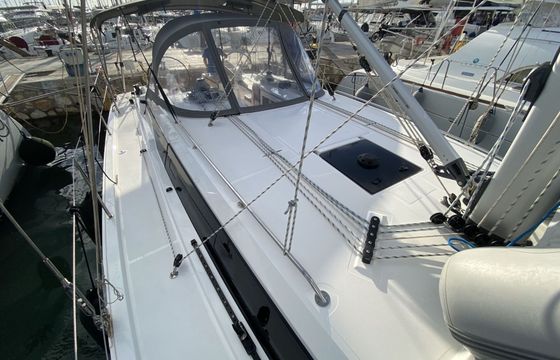 Sailboat Bavaria C42 12m