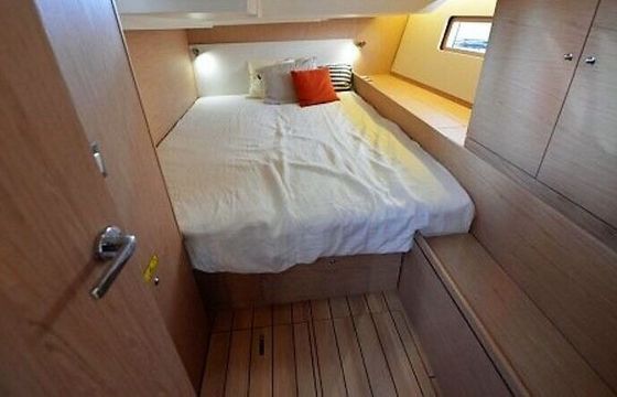 Sailboat BENETEAU OCEANIS 51.1 15.94m