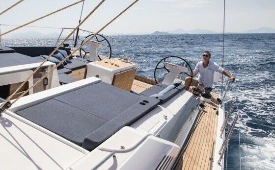Sailboat BENETEAU OCEANIS 51.1 15.94m
