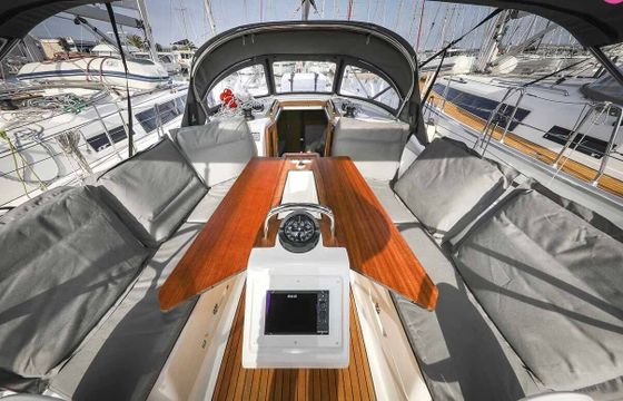 Sailboat Bavaria Yachtbau Bavaria Cruiser 34 - 2 cab. 9m