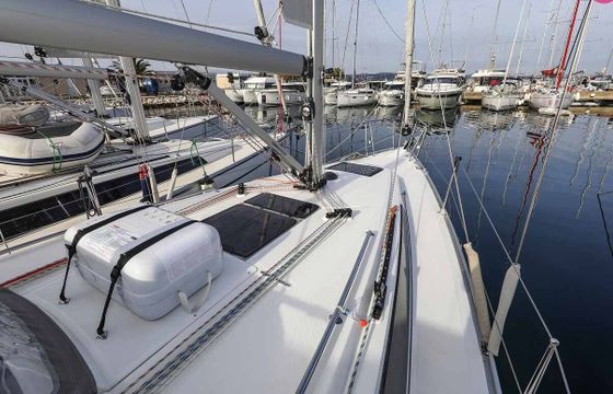 Sailboat Bavaria Yachtbau Bavaria Cruiser 34 - 2 cab. 9m