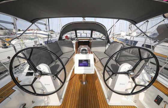 Sailboat Bavaria Yachtbau Bavaria Cruiser 34 - 2 cab. 9m