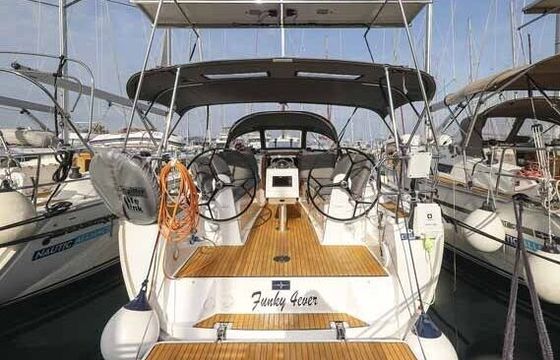Sailboat Bavaria Yachtbau Bavaria Cruiser 34 - 2 cab. 9m