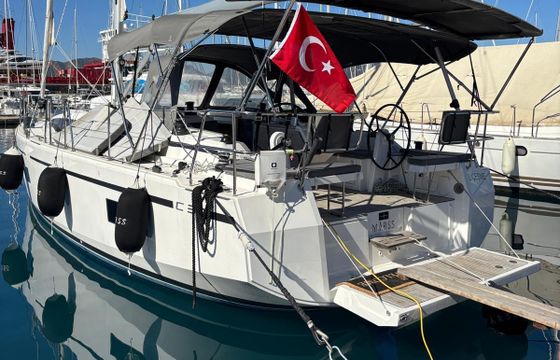 Sailboat Bavaria c38 13m