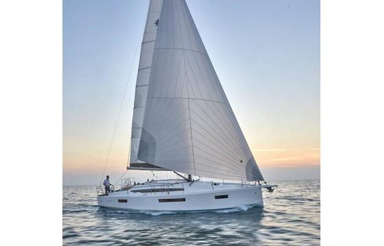 Sailboat Jeanneau Sun Odyssey 410 12.35m