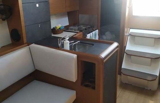 Sailboat Jeanneau Sun Odyssey 349 10m