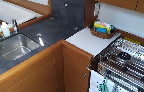 Sailboat Jeanneau Sun Odyssey 349 10m