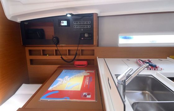 Sailboat JEANNEAU SUN ODYSSEY 410 12.35m