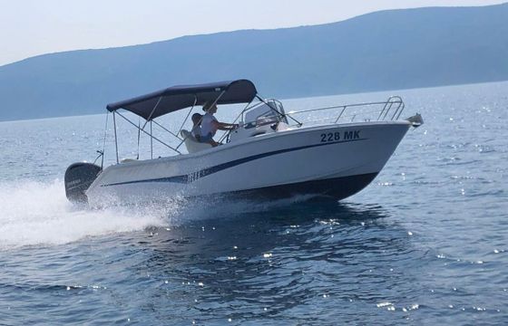 Motorboat ELAN 650 Cabin 150hp