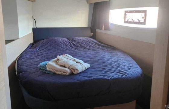 Catamaran Fountaine Pajot Astréa 42 13m