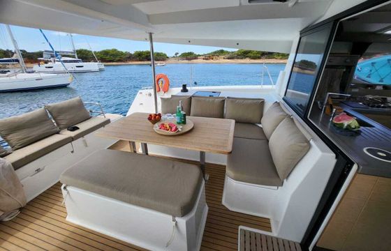 Catamaran Fountaine Pajot Astréa 42 13m