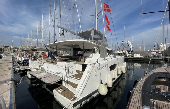 Catamaran Fountaine Pajot Astréa 42 13m