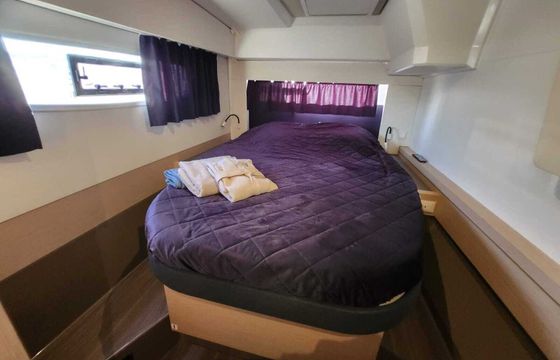 Catamaran Fountaine Pajot Astréa 42 13m