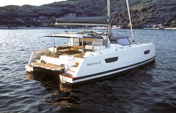 Catamaran Fountaine Pajot Astréa 42 13m