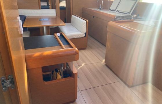 Sailboat Sun Odyssey 519 15m