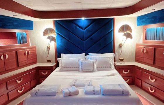 Motor yacht Custom built luxury Motor yacht capacity of 10 people luxury yacht 2700hp