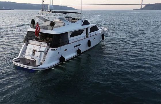 Motor yacht Custom built luxury Motor yacht capacity of 10 people luxury yacht 2700hp