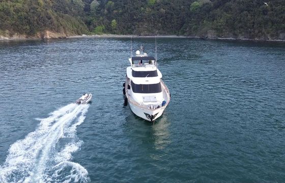 Motor yacht Custom built luxury Motor yacht capacity of 10 people luxury yacht 2700hp