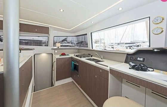 Catamaran Catana Group Bali 4.1 - 4 + 2 cab. 12m
