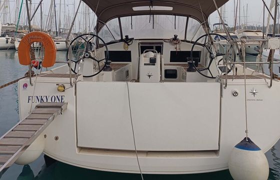 Sailboat Sun Odyssey 440 13m