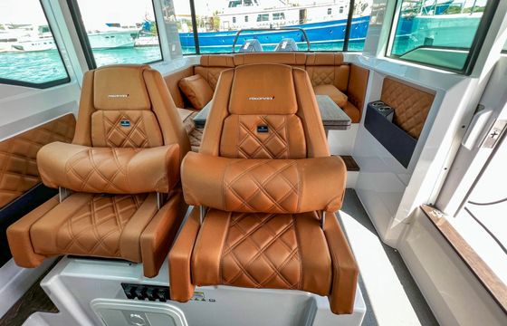 Motorboat Axopar 37XC Cross Cabin 600hp