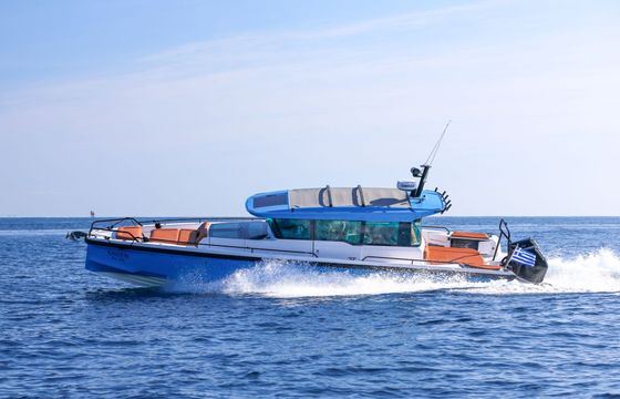 Motorboat Axopar 37XC Cross Cabin 600hp