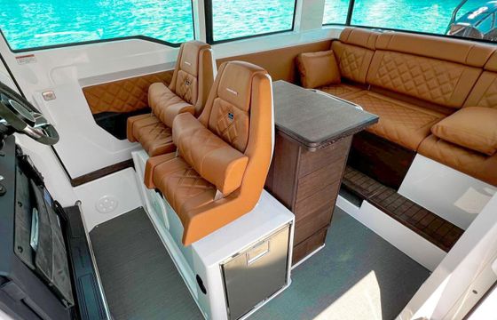 Motorboat Axopar 37XC Cross Cabin 600hp