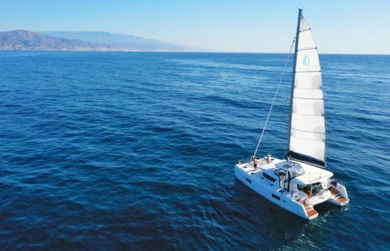 Catamaran Lagoon-Bénéteau Lagoon 42 - 4 + 2 cab. 12.8m