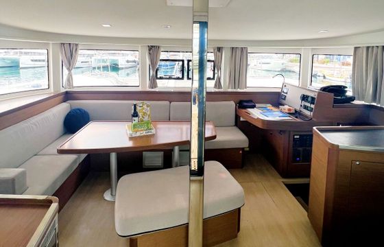 Catamaran Lagoon-Bénéteau Lagoon 42 - 4 + 2 cab. 12.8m