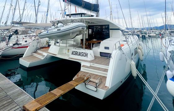 Catamaran Lagoon-Bénéteau Lagoon 42 - 4 + 2 cab. 12.8m