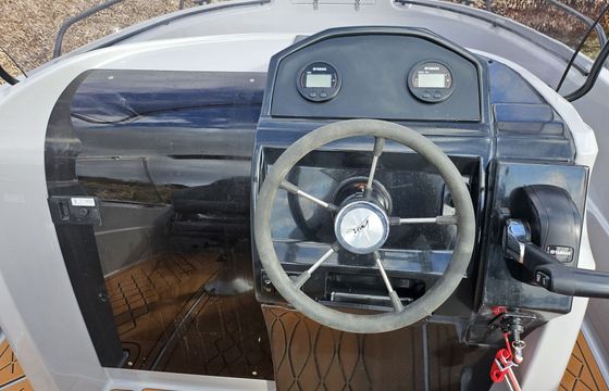 Motorboat AQUA S7 EXCLUSIVE 130hp
