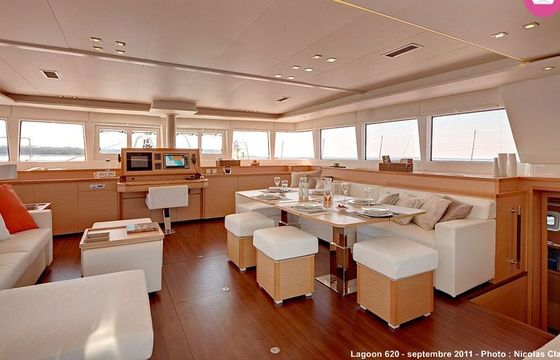 Catamaran Lagoon-Bénéteau Lagoon 620 - 6 + 2 cab. 18.9m