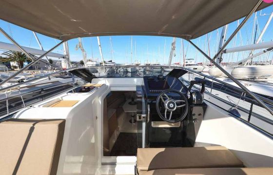 Motorboat NUVA M9 CABIN 350hp