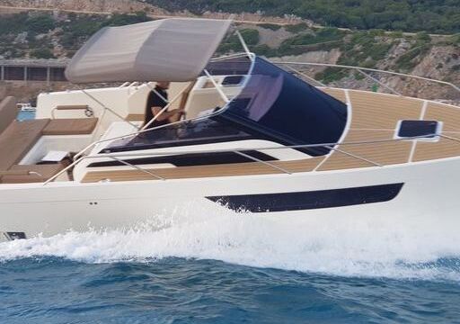 Motorboat NUVA M9 CABIN 350hp