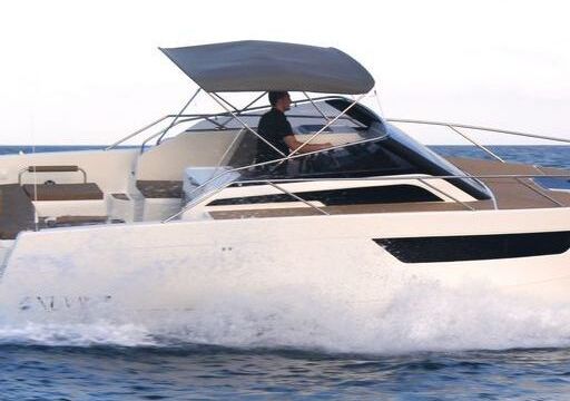 Motorboat NUVA M9 CABIN 350hp