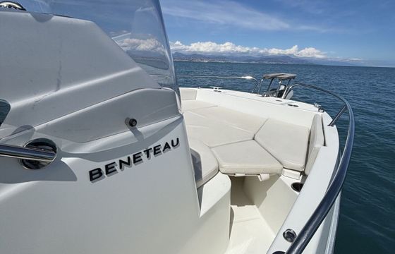 Motorboat Beneteau Flyer 7 SPACEdeck 175hp